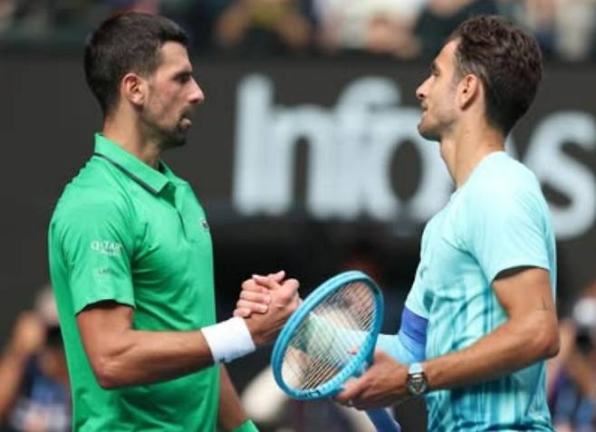 0-2로 지고 있었는데...조코비치, 또 상대 기권으로 호주오픈 준결승 직행