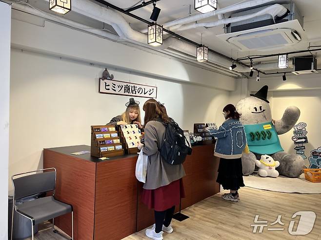 일본 도쿄 시부야 복합문화공간 오픈베이스에서 29일 개장한 강릉시 팝업스토어 '강릉에서 온 마리의 비밀잡화점' 첫날 모습.(강릉시 제공, 재판매 및 DB 금지) 2026.1.29/뉴스1