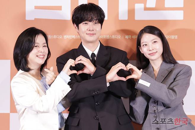 영화 '넘버원'(김태용 감독) 언론 배급 시사회에 참석한 배우 장혜진, 최우식, 공승연. 2026.1.29 ⓒ이혜영 기자 lhy@hankooki.com