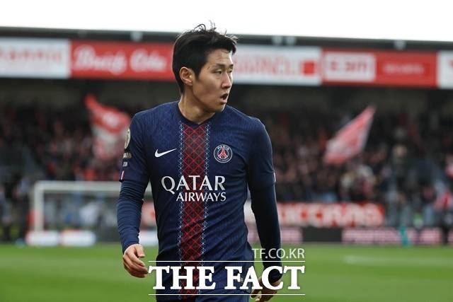 부상에서 벗어나 팀 훈련에 합류한 PSG의 이강인은 29일 뉴캐슬과 2025~2026 유럽축구연맹(UEFA) 챔피언스리그(UCL) 리그 페이즈 8차전 홈경기에 결장했다. 팀은 1-1 무승부로 16강 직행에 실패했다./AP.뉴시스