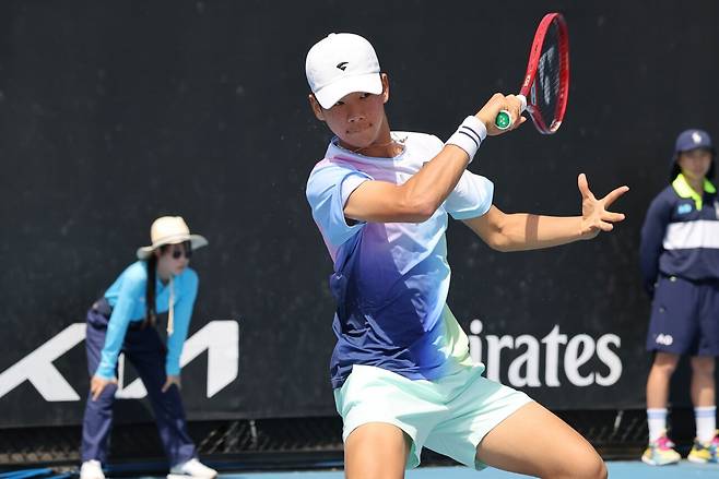 무실세트로 2026 호주오픈 14세 남자부 결승에 오른 김시윤