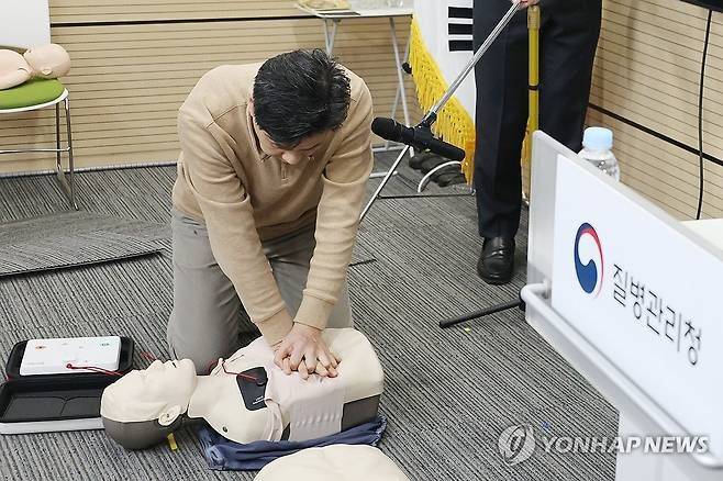 "女 심정지 환자, 브래지어 안 풀고 자동심장충격기