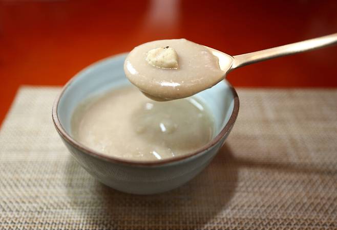 이금희 조리장이 ‘흑백요리사: 요리 계급 전쟁’ 시즌2에서 선보인 밤죽. 박미향 선임기자