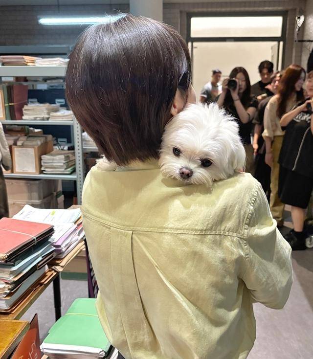 촬영장에서 예쁨 마음껏 받았어요 보호자 제공