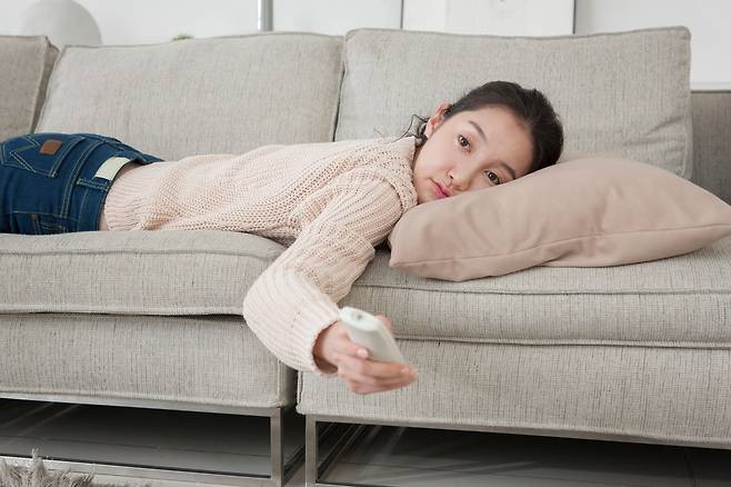 오랜 시간 침묵하는 일상이 장기화하면 신체와 정신 건강에 문제가 발생할 수 있다/사진=클립아트코리아