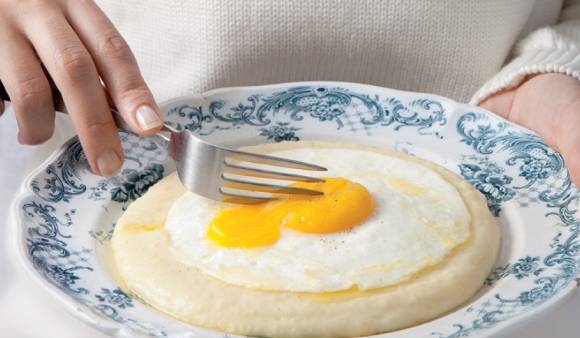 사진은 달걀 후라이를 얹은 오트밀. [사진=La Cucina Italiana]