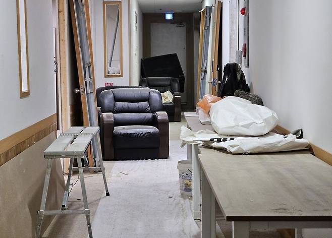 인천 예본교회에서 29일 리모델링이 진행되고 있다.