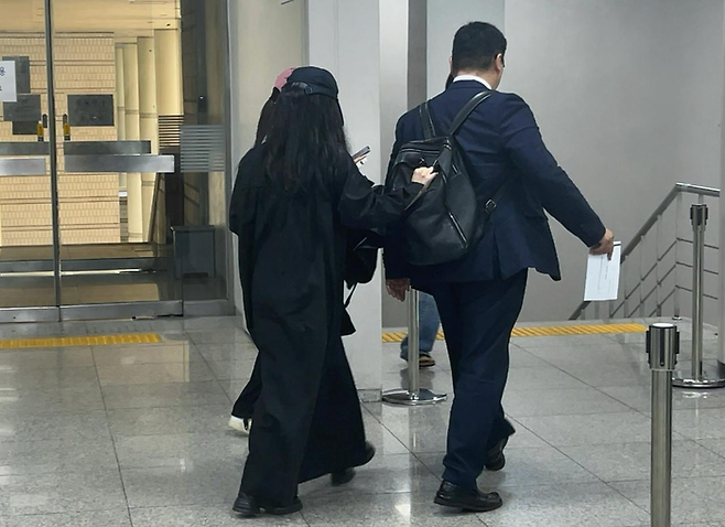 지난 2024년 8월 유튜브 채널 ‘탈덕수용소’ 운영자 박 모씨가 서울 서초구 서울중앙지법에 출석한 모습. [연합뉴스]