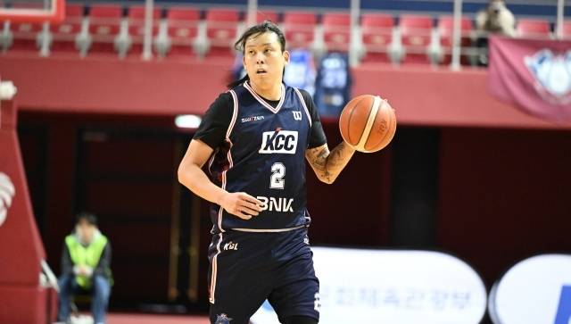 KCC는 올 시즌 17승 18패를 기록, 6위에 머무르고 있다. 한때 7연승을 달리는 등 무서운 기세를 뽐냈으나 최근 11경기 1승 1패로 매우 부진하다. 그럼에도 희망적인 건 허훈, 허웅, 송교창이 모두 돌아왔다는 것. 여기에 최준용까지 합류할 경우 ‘슈퍼팀’의 뒷심을 발휘할 수 있다. 사진=KBL 제공
