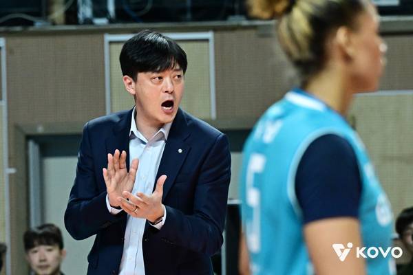 이영택 GS칼텍스 감독은 리버스 스윕승에도 웃지 못했다. 사진 제공= KOVO