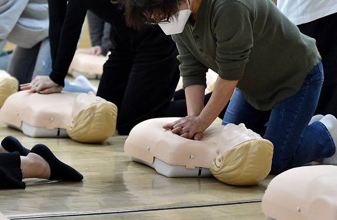 [서울=뉴시스] 심폐소생술 교육 실시 모습. 2026.01.14. (사진=노원구 제공) *재판매 및 DB 금지