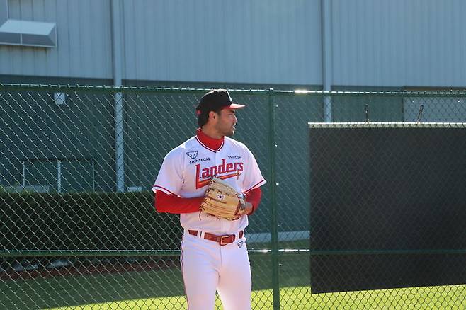 [서울=뉴시스] 미국 플로리다주 베로비치의 스프링캠프에서 불펜 투구를 하는 SSG 랜더스의 미치 화이트. (사진 = SSG 랜더스 제공) *재판매 및 DB 금지