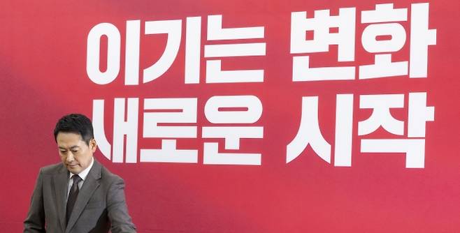 당무복귀 첫 최고위 입장하는 장동혁 대표 - 국민의힘 장동혁 대표가 29일 국회에서 열린 최고위원회의에 입장하고 있다. 연합뉴스