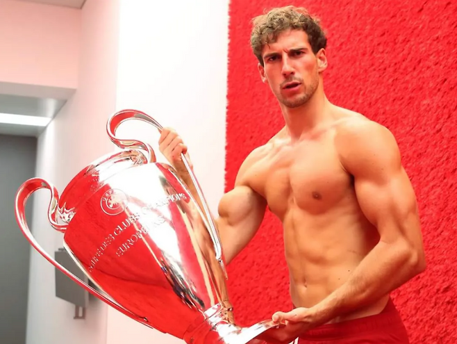 바이에른 뮌헨 미드필더 레온 고레츠가 SNS 캡처