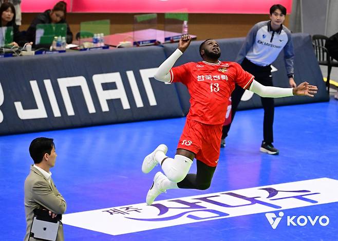 한국전력 베논의 파괴력 넘치는 스카이 서브 [한국배구연맹 제공. 재판매 및 DB 금지]