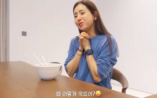 한채아는 오랜만에 먹은 컵라면에 행복해 하면서도 곧장 헬스장으로 달려갔다. 사진=한채아 유튜브 채널 캡처