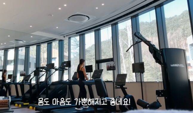 컵라면을 먹은 한채아는 스키, 러닝머신으로 칼로리를 소모했다. 사진=한채아 유튜브 채널 캡처