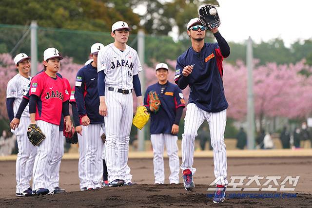 다르빗슈는 2023년 미야자키 대표팀 합숙 캠프에 참가해 젊은 선수들과 활발하게 교류했다. 사진출처=일본야구대표팀 홈페이지