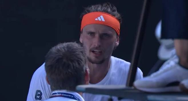 알카라스의 '메디칼 타임아웃'은 규정 위반? 즈베레프 강력 항의...역대급 명승부에 오점