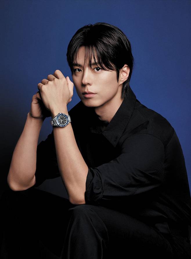 오메가 글로벌 앰버서더로 선정된 배우 박보검. 씨마스터 플래닛 오션 신제품을 착용했다. /오메가 제공