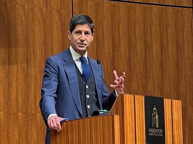 미 연준의장에 지명된 케빈 워시가 2025년 5월 9일 미국 캘리포니아주 팔로알토 소재 스탠퍼드 대학교 후버 연구소에서 열린 통화정책 회의에서 발언하고 있다. /로이터 연합뉴스