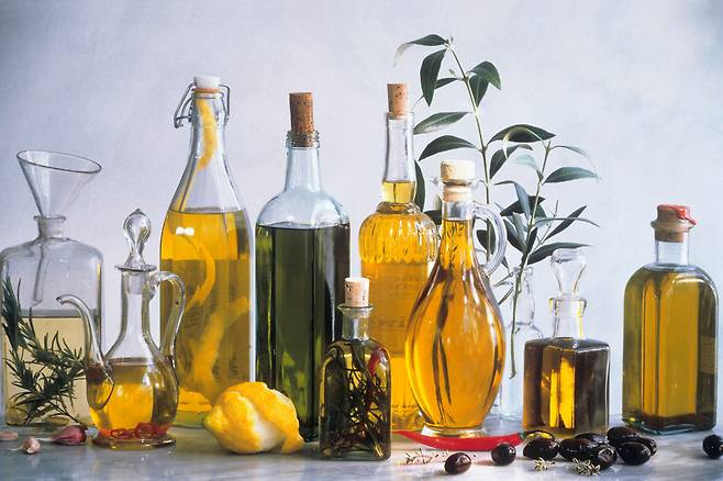 올리브 오일은 세계 3대 장수 음식으로 불릴 정도로 몸에 좋다고 알려졌다. / 클립아트코리아