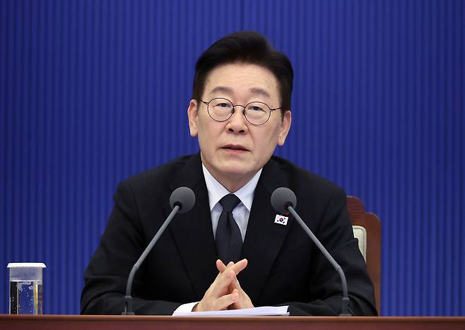 이재명 대통령이 지난 29일 청와대에서 열린 수석보좌관회의에서 발언하고 있다. 연합뉴스