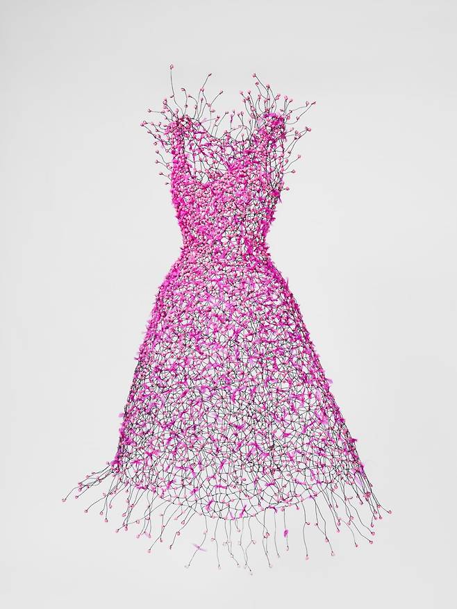 1990년대 연꽃을 모티브로 한 연화드레스를 새롭게 지난해 재해석해 선보인 연화드레스. 연화드레스, /서울공예박물관