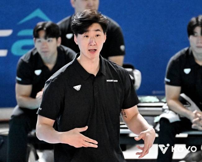 4위와 10점 차, 봄 배구 희망 살려라…우리카드 박철우 “몇 승 목표를 정하기보다는 매 경기 최선을 다해” [MK현장]