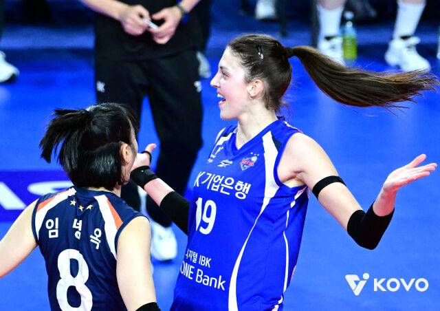 'IBK 얼마나 기다렸나' 드디어 도로공사 악몽 떨쳤다, 상대전 패패패패패패패 탈출→3위 맹추격…빅토리아 34점 대폭발 [MD화성]