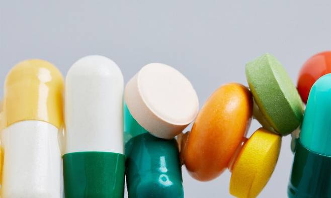 최근 다이어트 건강기능식품 시장이 2000억원 규모로 급성장하며 가르시니아 성분 제품이 큰 인기를 끌고 있지만, 전문가들은 무분별한 장기 복용이 치명적인 간 손상을 야기할 수 있다고 경고한다. 게티이미지