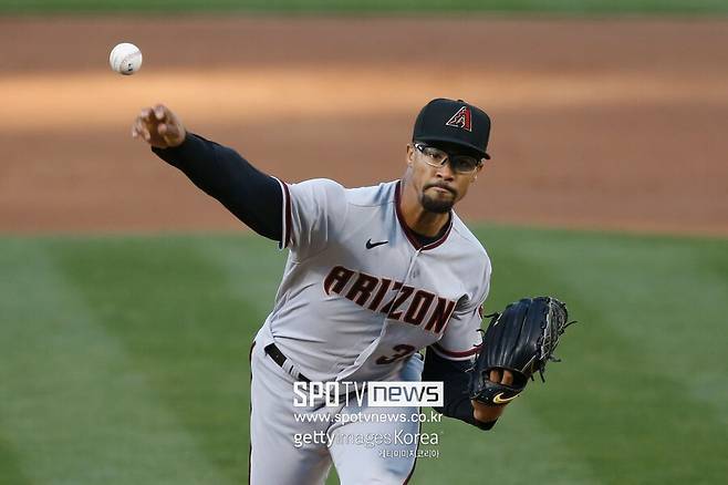 ▲ 듀플란티어는 구단의 큰 기대와 달리 비자 문제로 캠프 시작을 함께하지 못하며 구설수에 올랐다