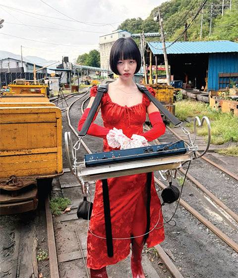 Z세대 사이에서 화제를 모은 DJ 페기굿. 인스타그램 ‘hh__hi’ 계정 캡처&nbsp;