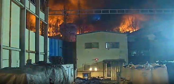 김해 비철금속 제조공장 화재 [경남소방본부 제공. 재판매 및 DB 금지]