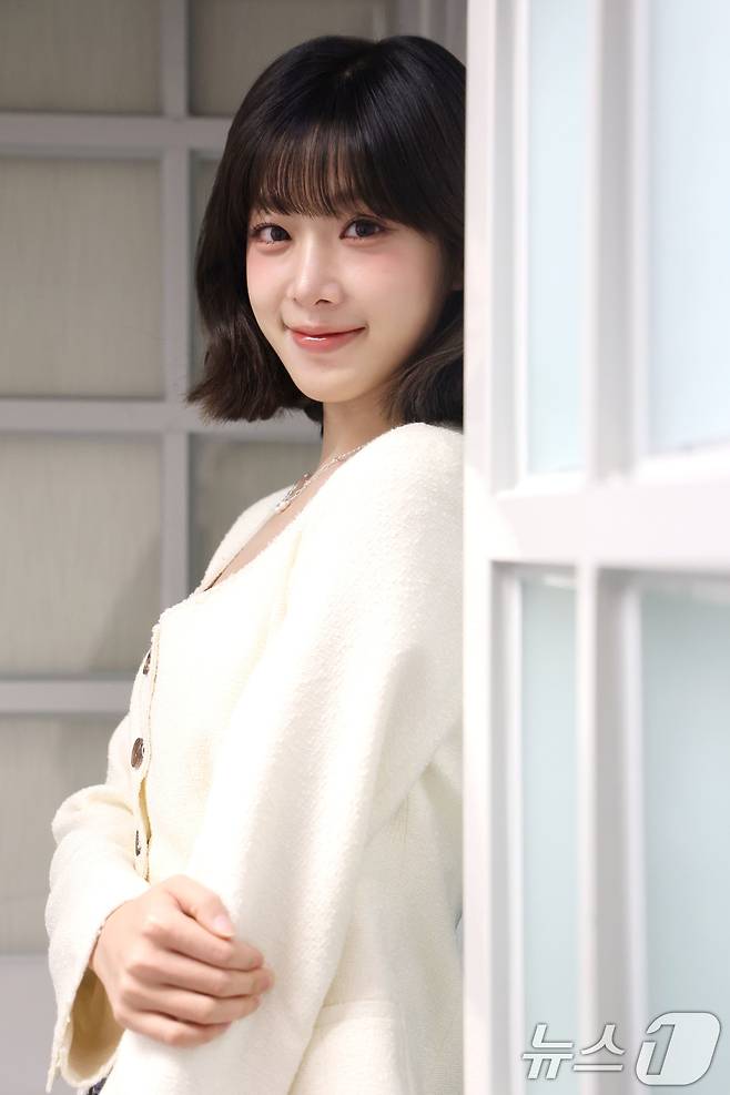 그룹 트리플에스(tripleS)의 니엔이 21일 서울 종로구 뉴스1에서 가진 인터뷰에 앞서 포즈를 취하고 있다. 2026.1.21/뉴스1 ⓒ News1 이광호 기자