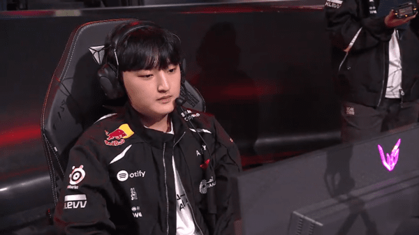 31일 '리그 오브 레전드(LoL)' 이스포츠의 한국 프로 리그인 '리그 오브 레전드 챔피언스 코리아'(LCK)를 주최하는 라이엇 게임즈는 서울 종로구 치지직 롤파크에서 '2026 LCK컵' 3주 차 슈퍼위크 토요일 경기 2세트 T1과 DK(디플러스 기아) T1이 2세트 승리를 거둬 승리고지 선점. (T1&DK(디플러스 기아) =2:0). /사진=네이버 치지직 라이브영상 캡처