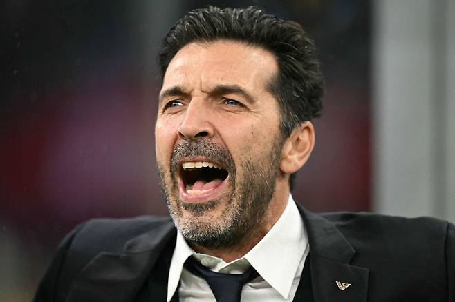 심판이 한국에 PK 줬다'레전드' 부폰 대폭발, 2002년 월드컵 16강 문제 삼아 10경기 출장 정지급 반칙+숙소 수준 말도 안돼, 대전 미친 더위