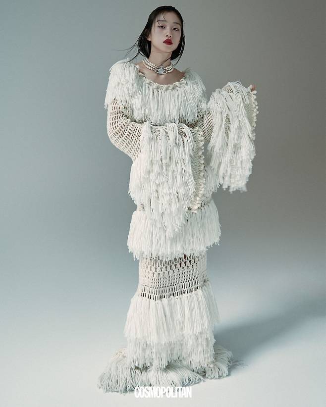 니트 드레스 Julycolumn. 목걸이 Vivienne Westwood.