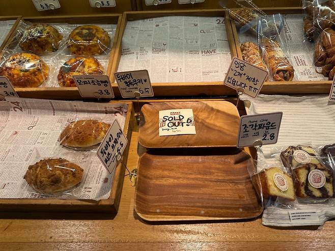 두바이 쫀득 쿠키와 두바이 치즈 브라우니가 나온 지 30분 만에 품절되었다. /사진=배현의 인턴기자