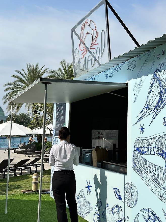 수영장 옆 푸드트럭 ‘플레이버 페어’ / 사진=권효정 여행+ 기자