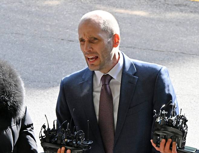 쿠팡의 대규모 개인정보 유출 사태에 대해 ‘셀프 조사’로 증거를 인멸한 혐의를 받는 해롤드 로저스 쿠팡 한국 임시 대표가 피의자 신분으로 조사를 받기 위해 지난 30일 서울경찰청으로 출석하고 있다. [이승환 기자]