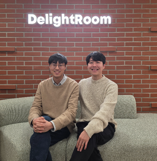 안서형 비트바이트 대표(왼쪽)와 신재명 딜라이트룸 대표(오른쪽)가 함께 사진을 찍고 있다. (사진=비트바이트 제공)