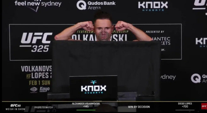 애런 타우가 계체 과정에서 꼼수를 쓰다가 적발됐다. UFC는 해당 경기를 전격 취소했다. 사진=X