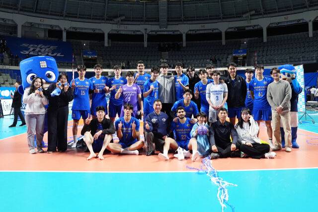 'CM병원 데이' 승리 기념사진./우리카드