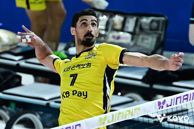 하현용 KB손보 감독대행 야쿱 대체선수 물색 중…후보 3명으로 추려