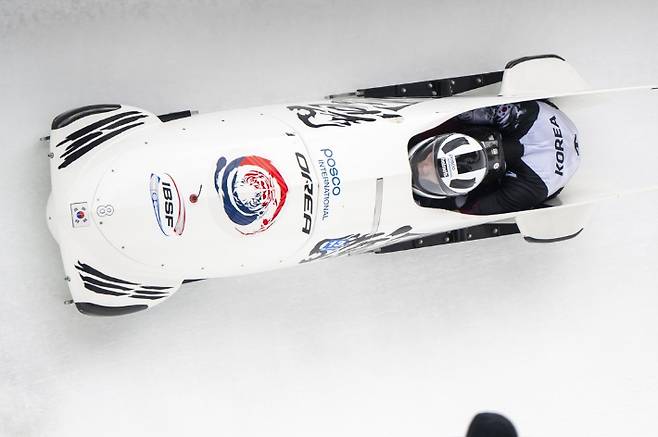 봅슬레이 남자 2인승 김진수 팀의 질주. 연합뉴스