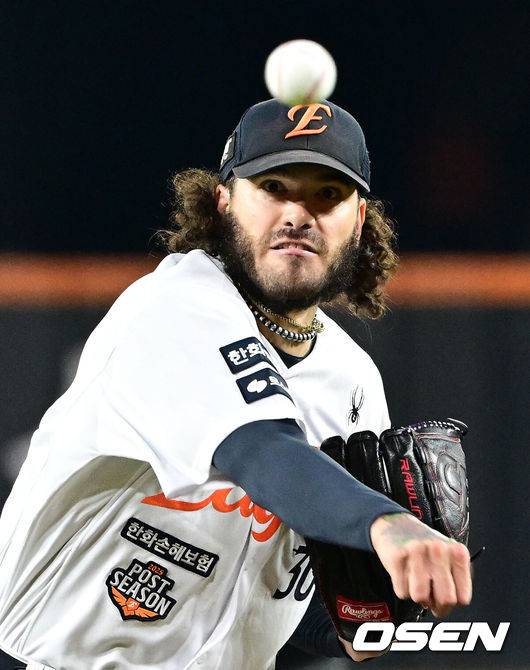 [OSEN=대전, 이대선 기자] 1회초 무사에서 한화 선발투수 폰세가 역투하고 있다. 2025.10.24 /sunday@osen.co.kr