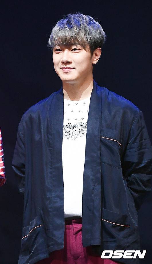 FT아일랜드 최민환, 공연중 '실신'..소속사 일시적 탈진, 큰 이상 無(전문) [공식]