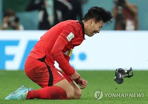 가장 미친 엔딩! 한국이야 손흥민, 韓 축구사 초대형 사고 쳤다→주저앉아 엉엉!…SON 원맨-아미, 기적 썼다 극찬