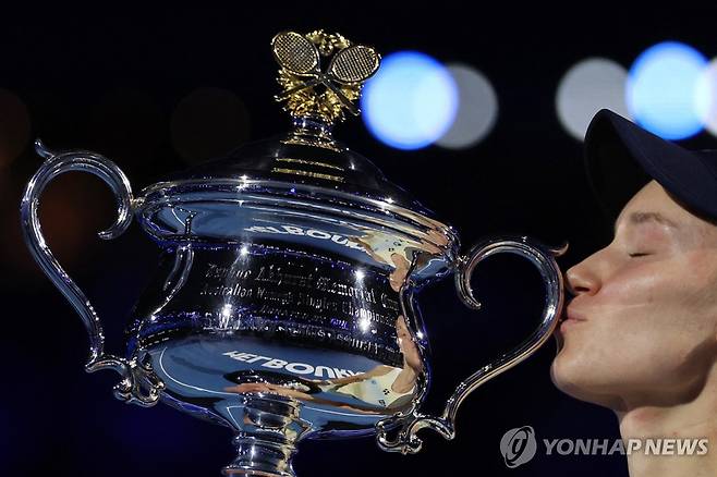 학대자 혹은 구원자?…논란의 코치와 호주오픈 우승한 리바키나